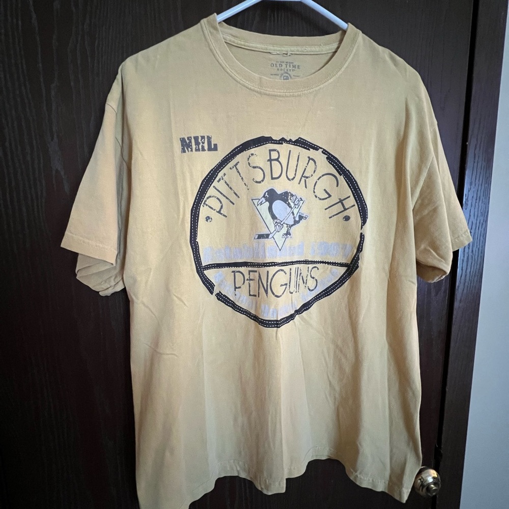 Pittsburgh Penguins Gold Short Sleeve Tee shirt